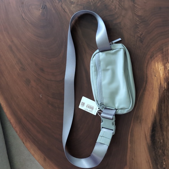 Lululemon Athletica Everywhere Belt Bag - Picture 4 of 6